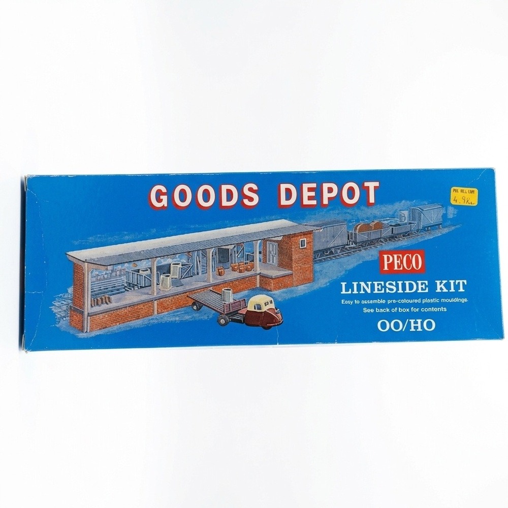LK-82 PECO Goods Depot Lineside Kit